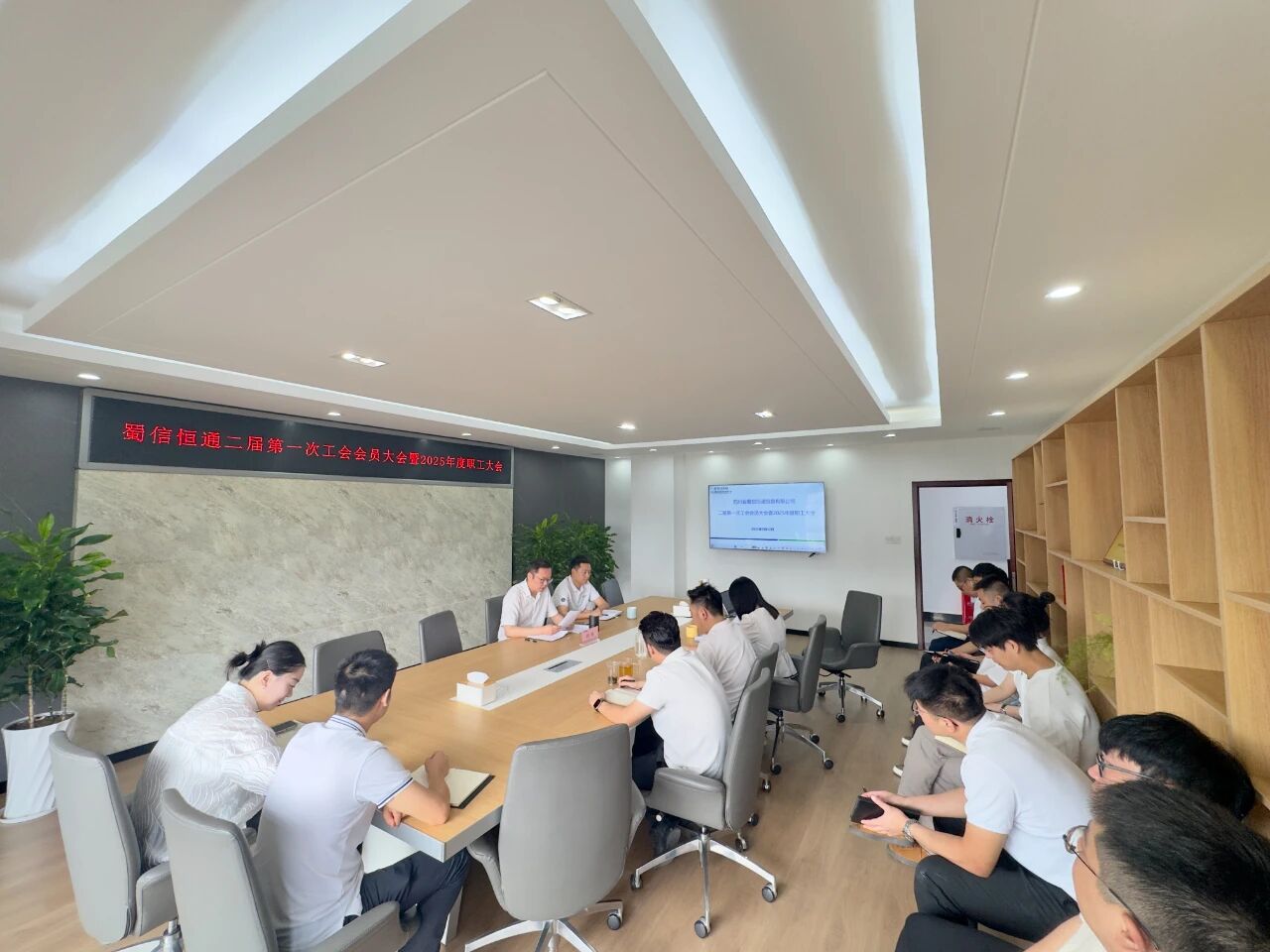 f3f1f1bb-2ffd-4799-8275-5a48a6298e46 f3f1f1bb-2ffd-4799-8275-5a48a6298e46